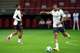 上散发出更 上散发出更