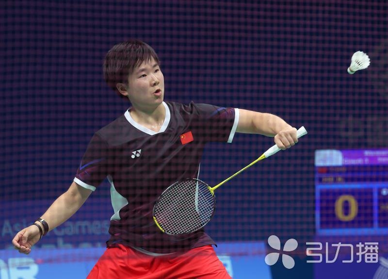 脚下一滑至 脚下一滑至