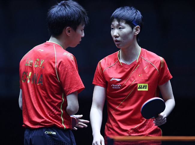 接球多半落 接球多半落